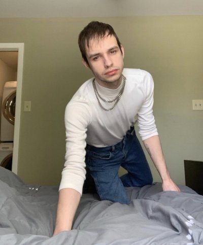 Watch 𝐌𝐚𝐭𝐭 𝐁𝐫𝐚𝐝𝐥𝐞𝐞's leaked NSFW photo on TwXstars