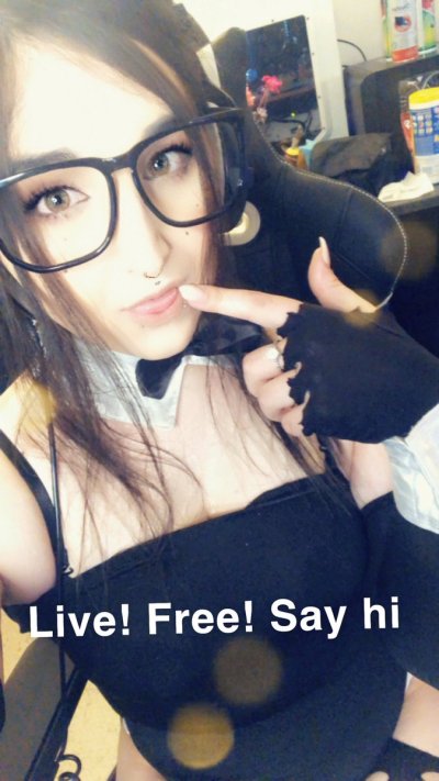 Watch EmilyRoseIV's leaked NSFW photo on TwXstars