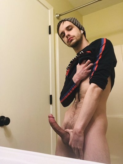 Watch 𝐌𝐚𝐭𝐭 𝐁𝐫𝐚𝐝𝐥𝐞𝐞's leaked NSFW photo on TwXstars