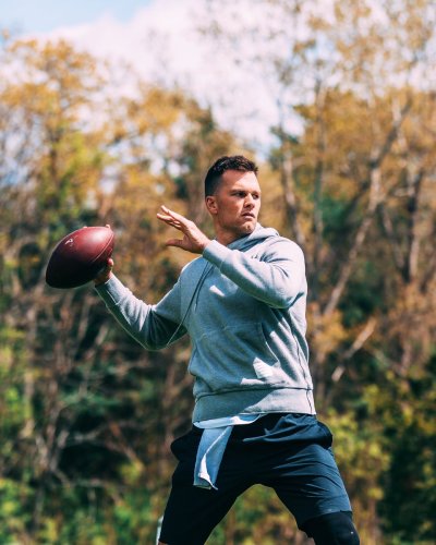 Watch Tom Brady's leaked NSFW photo on TwXstars