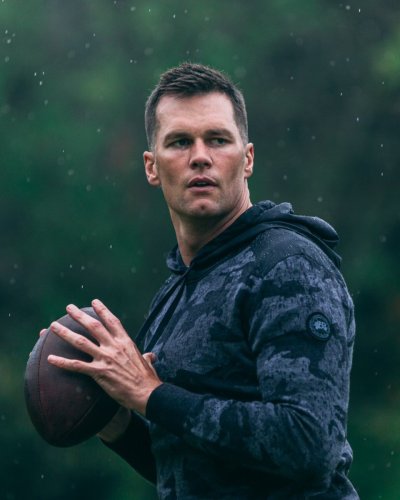 Watch Tom Brady's leaked NSFW photo on TwXstars