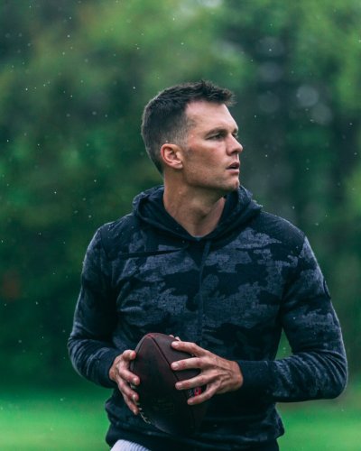 Watch Tom Brady's leaked NSFW photo on TwXstars