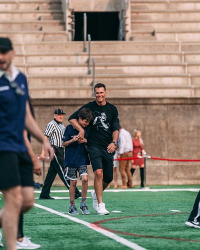 Watch Tom Brady's leaked NSFW photo on TwXstars