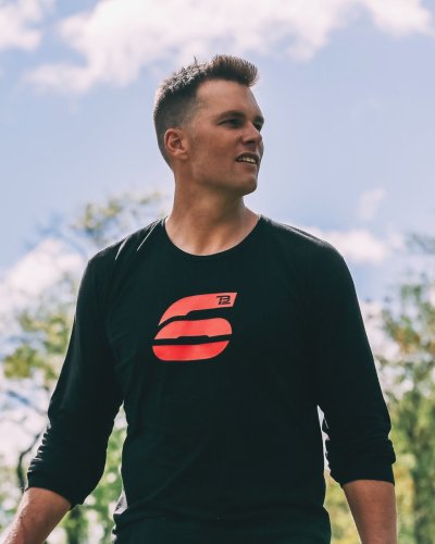 Watch Tom Brady's leaked NSFW photo on TwXstars