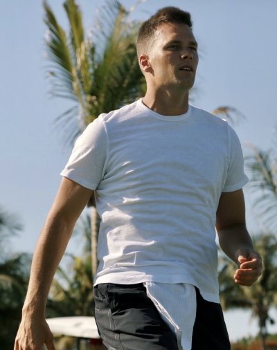 Watch Tom Brady's leaked NSFW photo on TwXstars