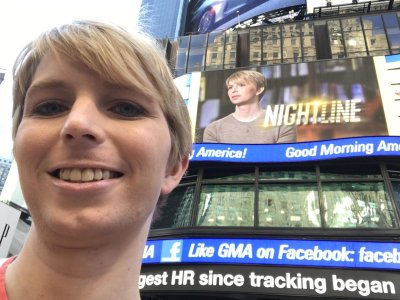 Watch Chelsea E. Manning's leaked NSFW photo on TwXstars