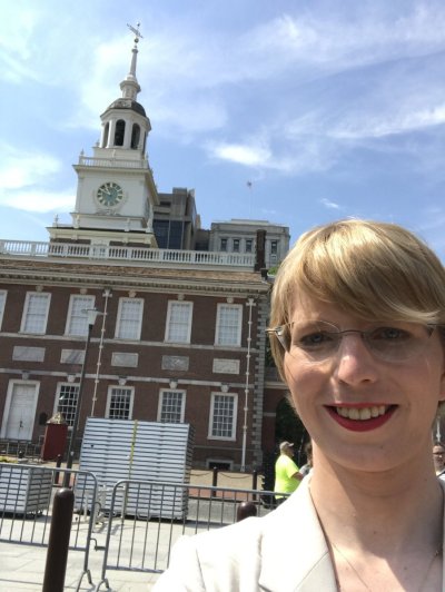 Watch Chelsea E. Manning's leaked NSFW photo on TwXstars