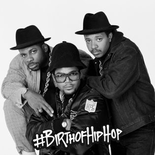 Watch Russell Simmons's leaked NSFW photo on TwXstars