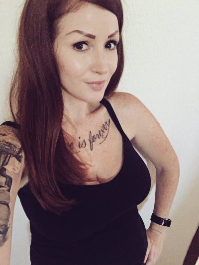 Watch Nikki Rhodes's leaked NSFW photo on TwXstars