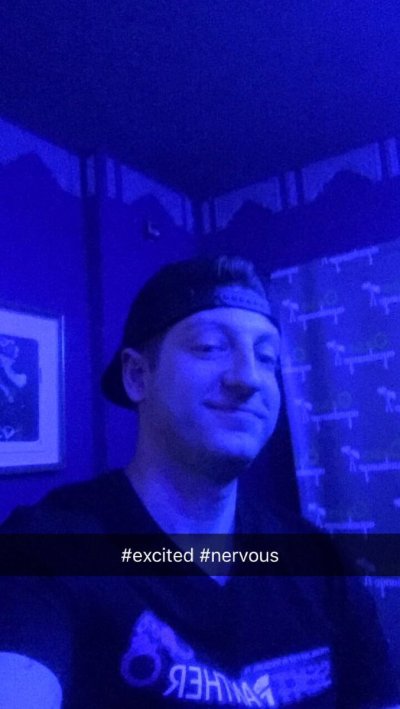 Watch Dave Dixon's leaked NSFW photo on TwXstars