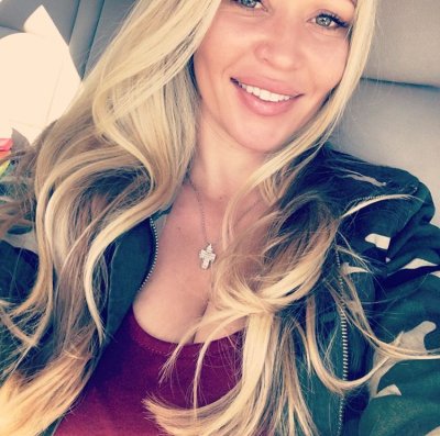 Watch Austin Taylor's leaked NSFW photo on TwXstars