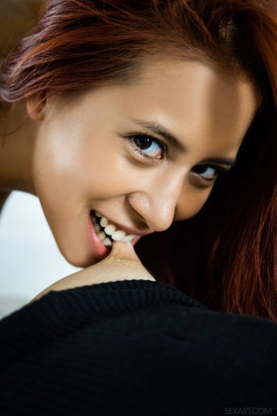 Watch Emylia Argan's leaked NSFW photo on TwXstars