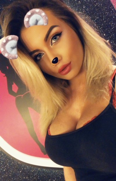 Watch Daisy Dillon's leaked NSFW photo on TwXstars