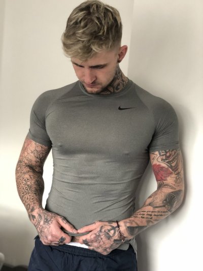 Watch Tattooed knitter's leaked NSFW photo on TwXstars