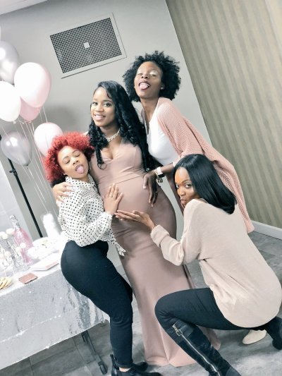 Watch brit.'s leaked NSFW photo on TwXstars