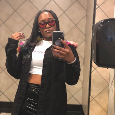 Watch your fav aquarius ♒️'s leaked NSFW photo on TwXstars