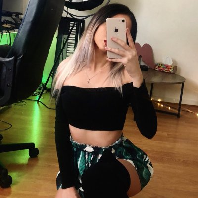 Watch melly's leaked NSFW photo on TwXstars