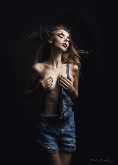 Watch Mila Azul's leaked NSFW photo on TwXstars