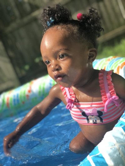 Watch Mom's leaked NSFW photo on TwXstars