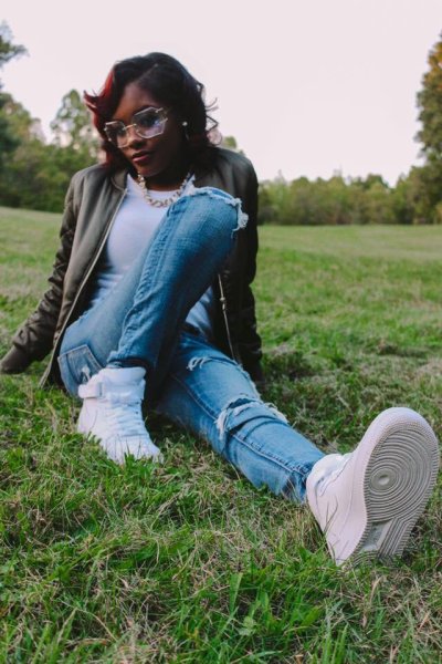 Watch Mom's leaked NSFW photo on TwXstars