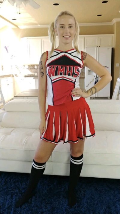 Watch Layla Love's leaked NSFW photo on TwXstars