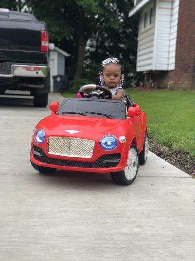 Watch Mom's leaked NSFW photo on TwXstars