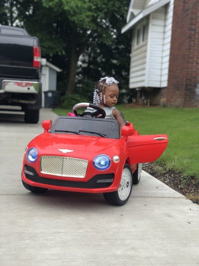 Watch Mom's leaked NSFW photo on TwXstars