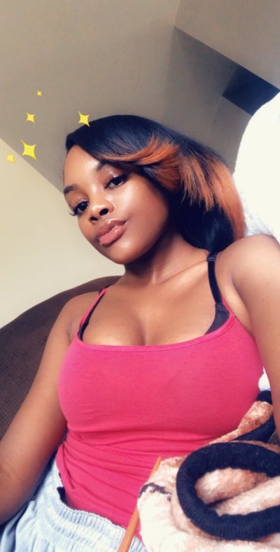 Watch Mom's leaked NSFW photo on TwXstars