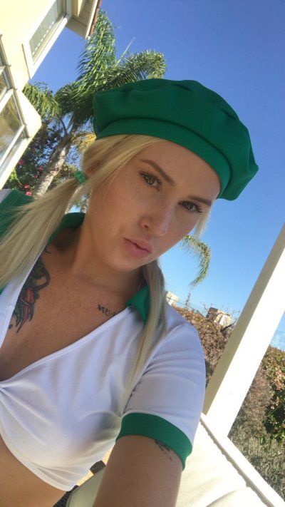 Watch Layla Love's leaked NSFW photo on TwXstars