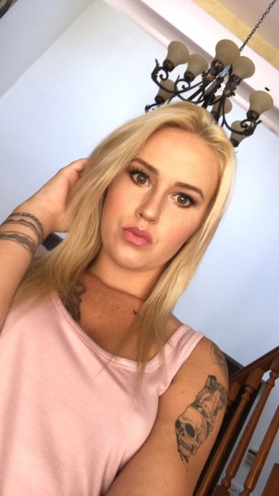 Watch Layla Love's leaked NSFW photo on TwXstars