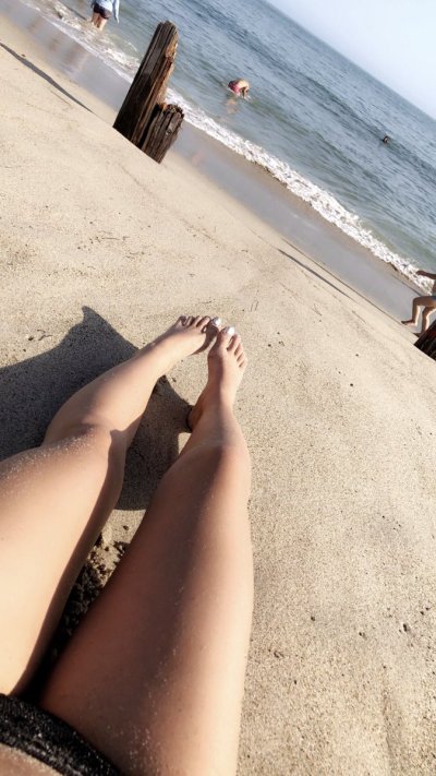 Watch Selena Stone's leaked NSFW photo on TwXstars