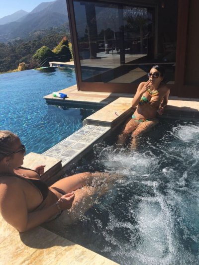 Watch Austin Taylor's leaked NSFW photo on TwXstars