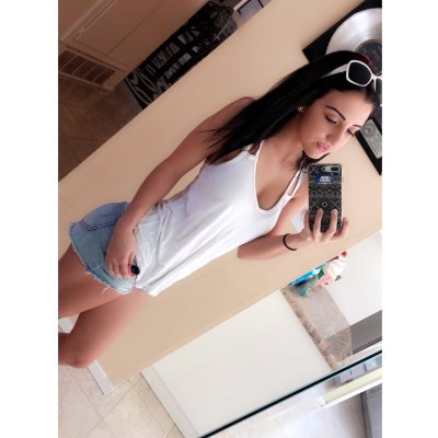 Watch Selena Stone's leaked NSFW photo on TwXstars