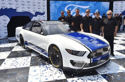 Watch Tony Stewart's leaked NSFW photo on TwXstars