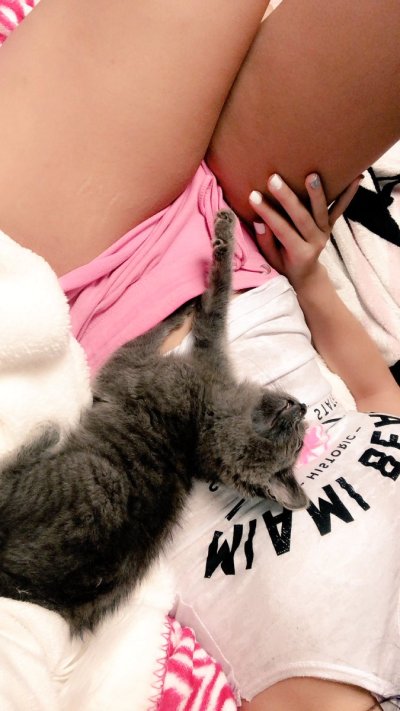 Watch Selena Stone's leaked NSFW photo on TwXstars