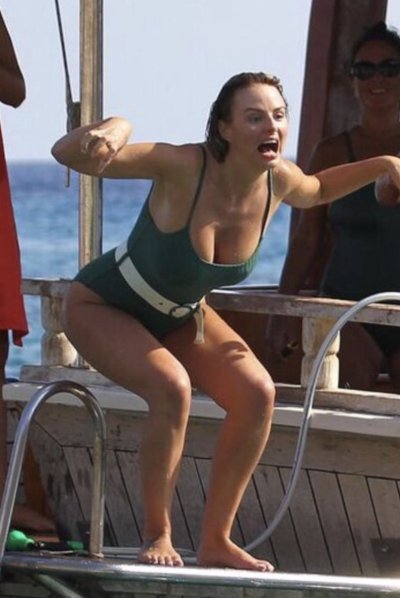 Watch Rhian Sugden's leaked NSFW photo on TwXstars