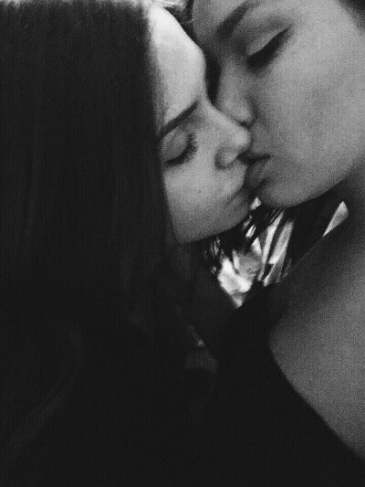 Watch girls on girls's leaked NSFW photo on TwXstars