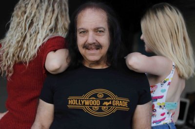 Watch Ron Jeremy's leaked NSFW photo on TwXstars