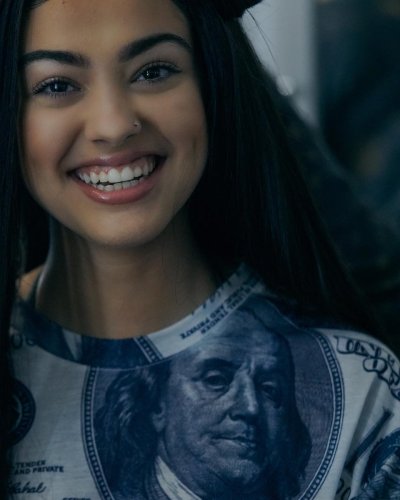 Watch Malú Trevejo's leaked NSFW photo on TwXstars