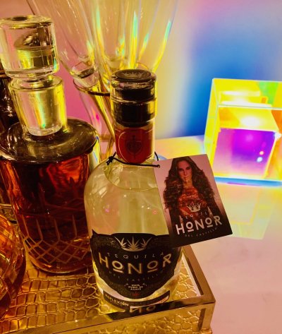 Watch Jillian Barberie's leaked NSFW photo on TwXstars