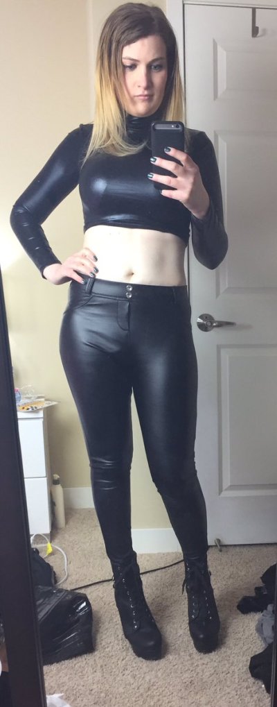 Watch Nikki Winters's leaked NSFW photo on TwXstars