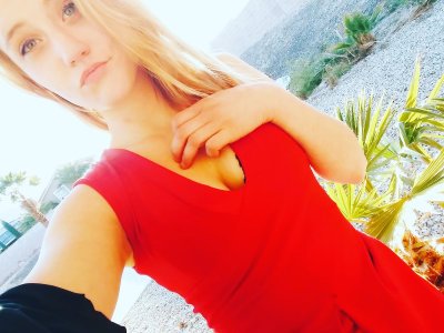 Watch Ali Novak's leaked NSFW photo on TwXstars