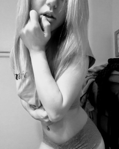 Watch Ali Novak's leaked NSFW photo on TwXstars