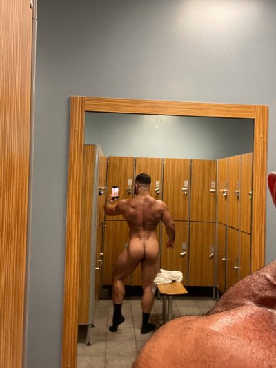 Watch Liam's leaked NSFW photo on TwXstars