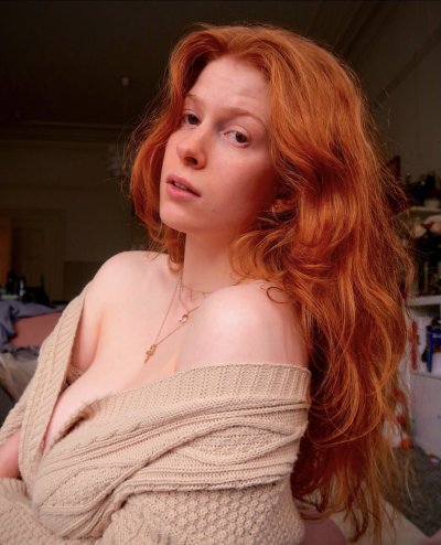 Watch Imogen Lucie's leaked NSFW photo on TwXstars