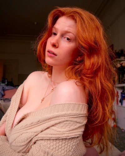 Watch Imogen Lucie's leaked NSFW photo on TwXstars