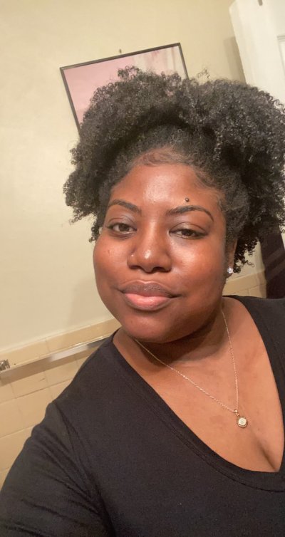 Watch C h e l l e 🍓🤍's leaked NSFW photo on TwXstars