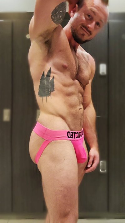 Watch HunkyMonkeyBrayden's leaked NSFW photo on TwXstars