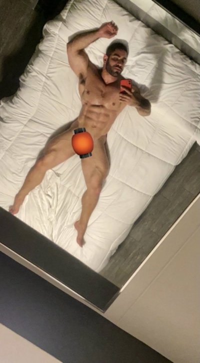 Watch Liam's leaked NSFW photo on TwXstars