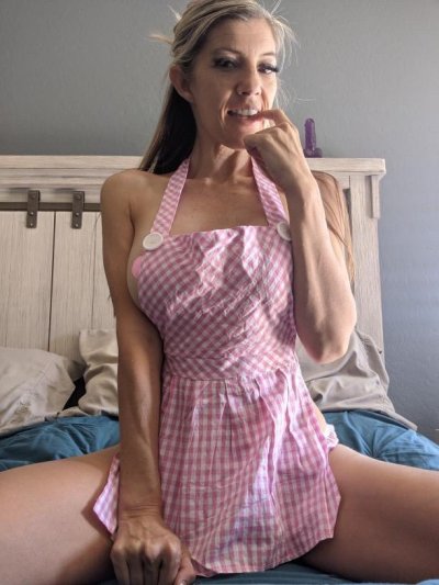 Watch HotwifeBre ❤️ birthday 8/29's leaked NSFW photo on TwXstars